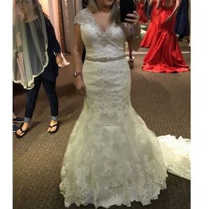 Wedding gown size 4 off white